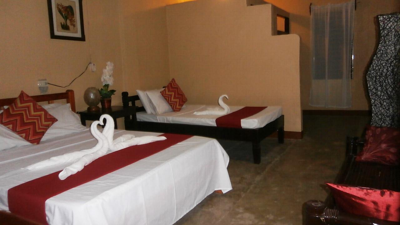 Adventure Camp Beach Resort Sablayan Ngoại thất bức ảnh