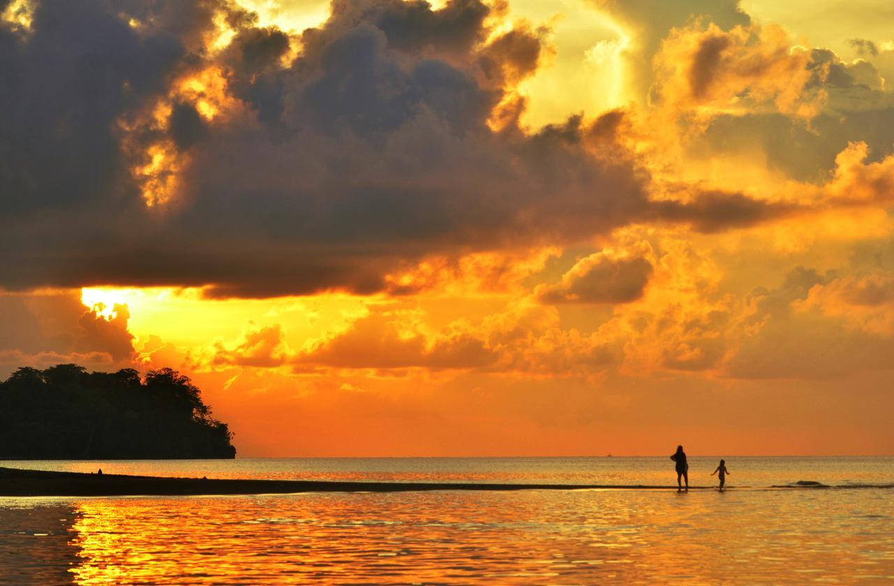 Adventure Camp Beach Resort Sablayan Ngoại thất bức ảnh